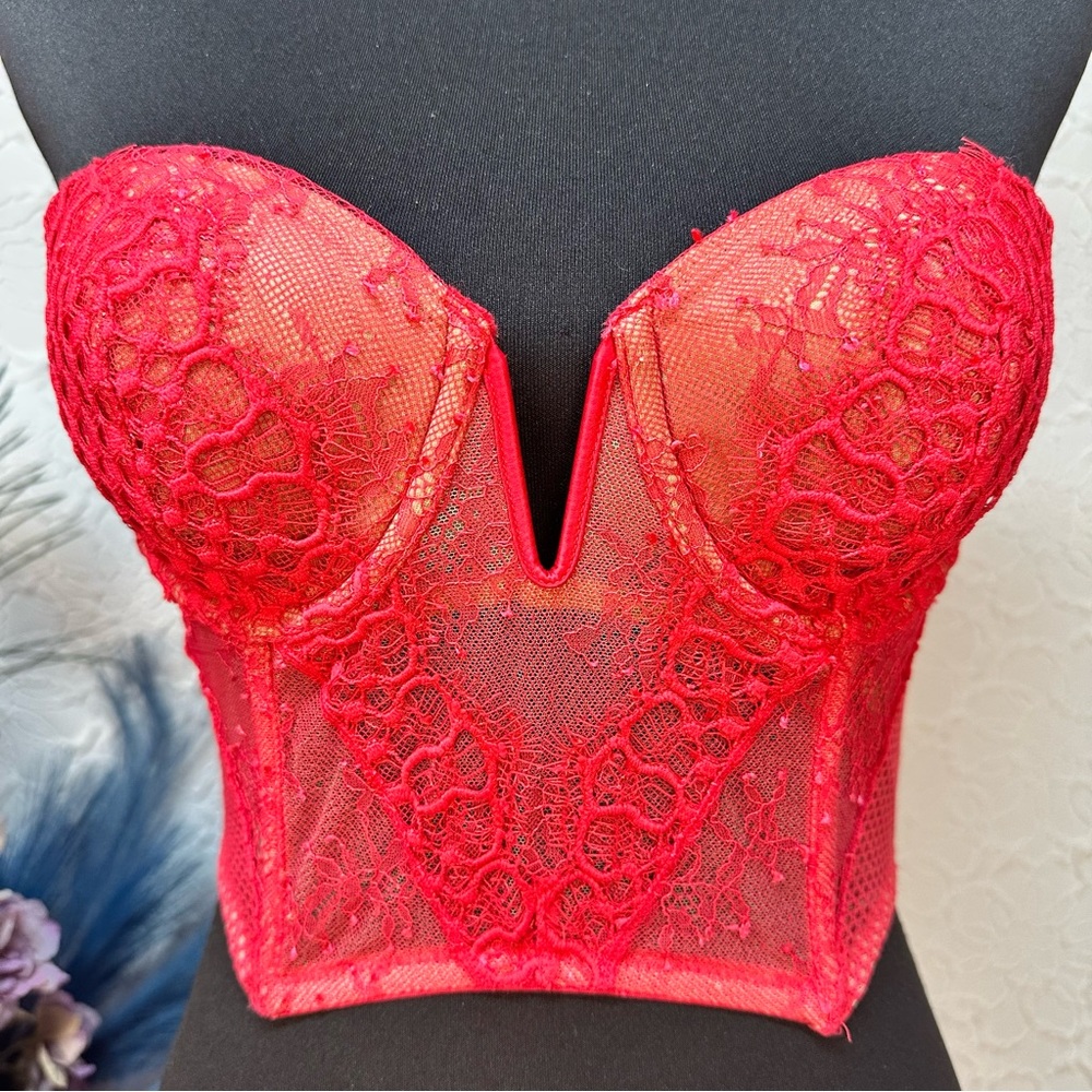 Victoria’s Secret Elegant ❤️Red Lace Bustier (34c)